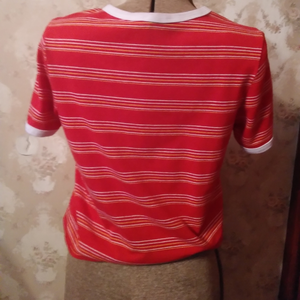 Red stripes tee